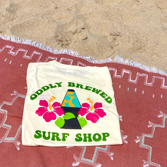 La camiseta de la tienda de surf